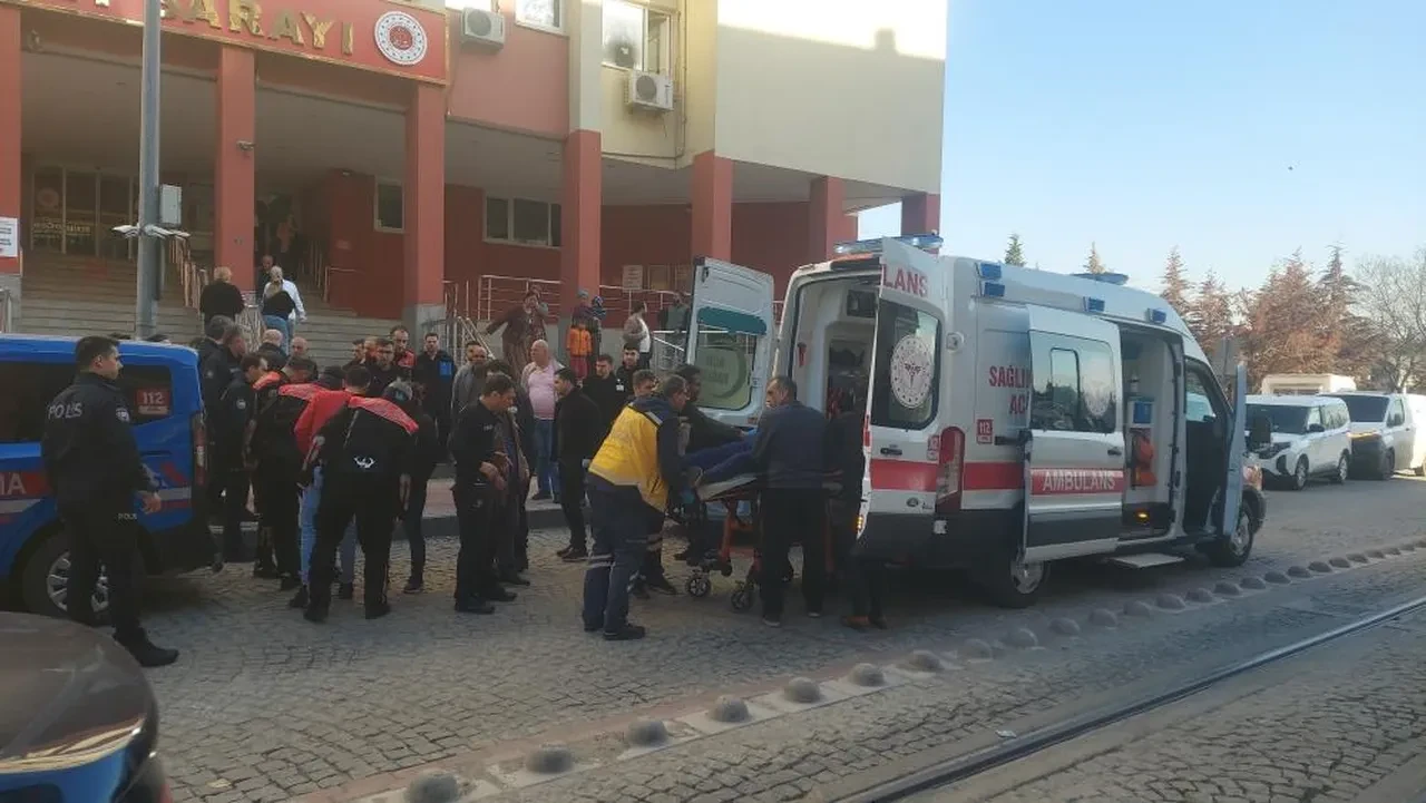 Arkadaş davasında dehşet! İstismara uğradığını söyleyen kadın duruşma çıkışı öldürdü