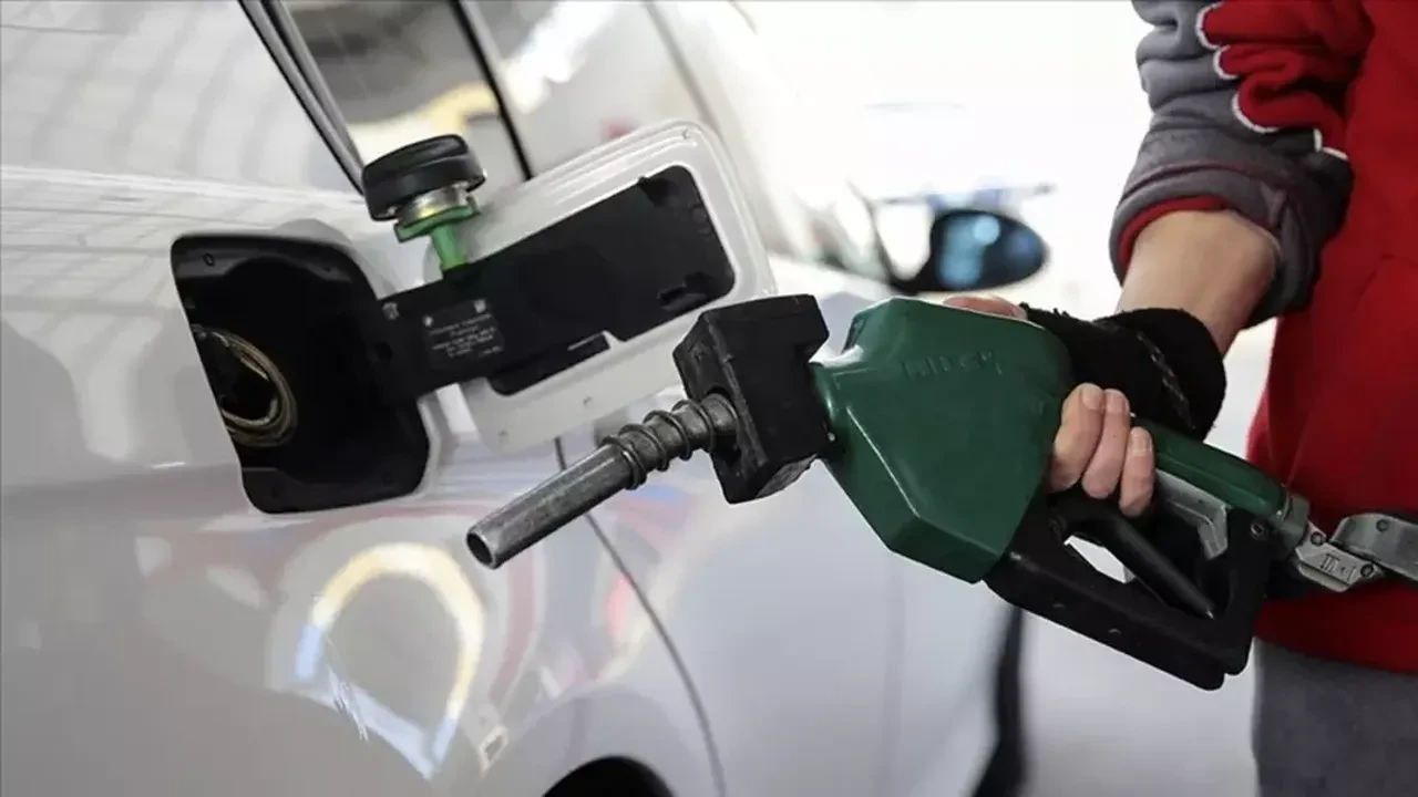 Benzine indirim gelecek mi ne kadar olacak? Güncel akaryakıt fiyatları