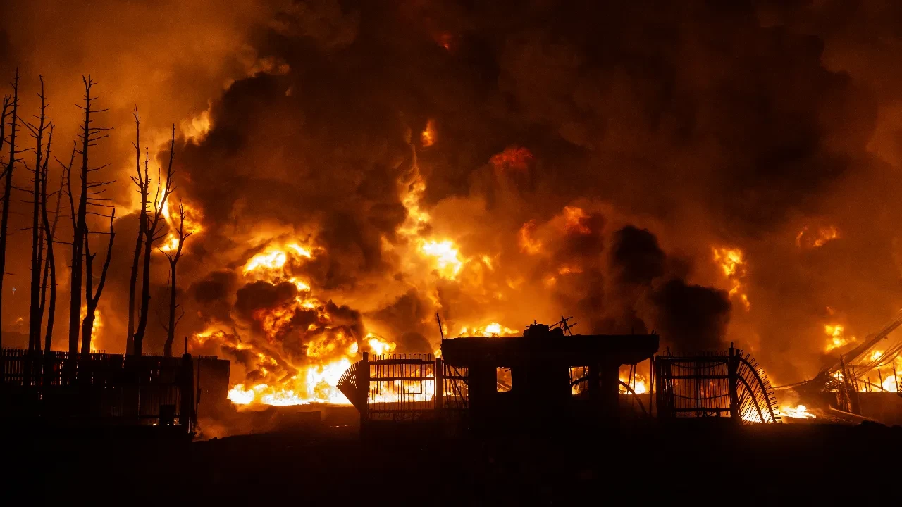 Donald Trump Netanyahu'yu uyardı: Petrol tesislerine saldırma!