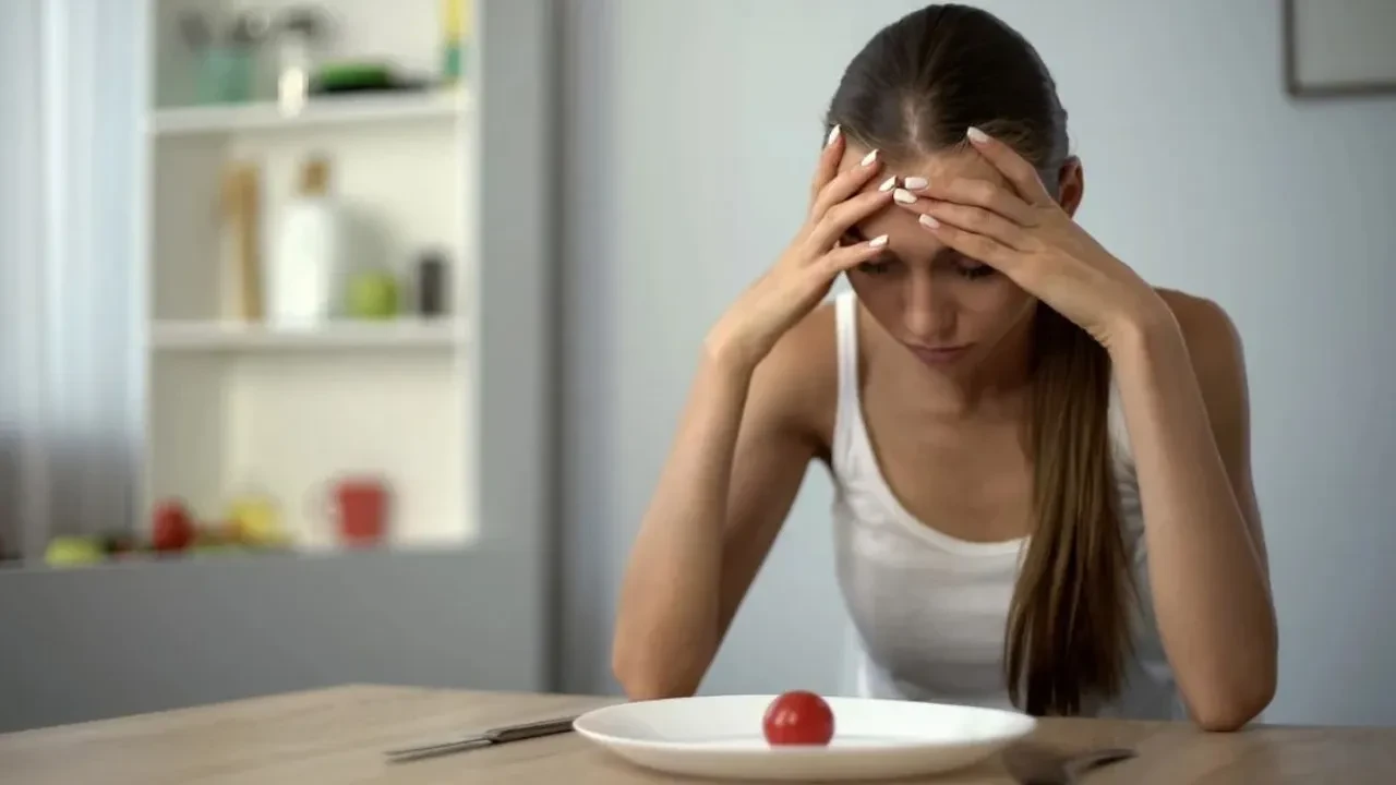 Erkekler kadınları geçti! Zayıflama hastalığı erkeklere bulaştı
