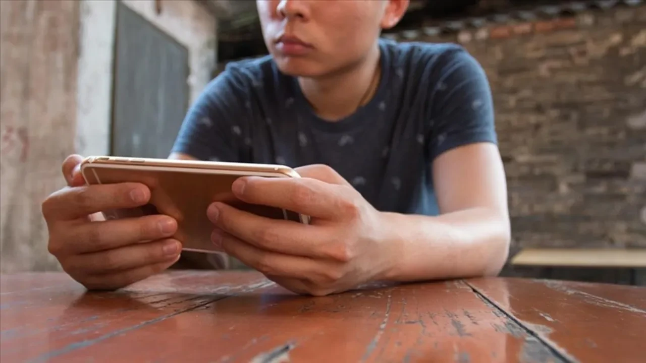 Instagram bu kelimelerle arama yapan çocukların ailelerine haber verecek