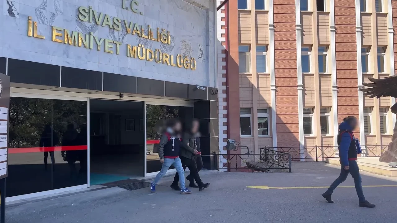 Kadın kılığına girdiler, 600 saatlik görüntüyle yakalandılar: 110 bin TL'lik sigara çalan hırsızlar kaçamadı