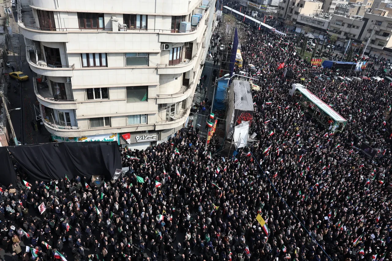 Tahran’da binler toplandı! İran’da öldürülen üst düzey komutanlar için cenaze töreni