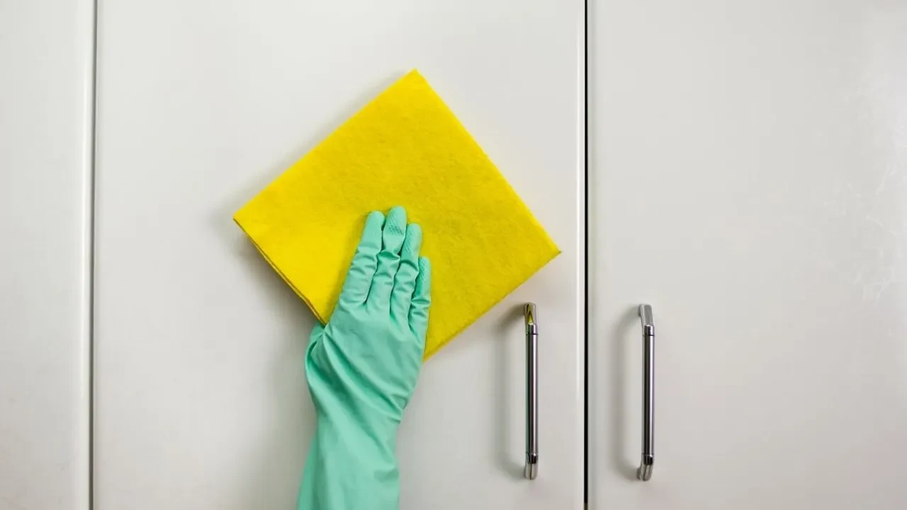 Yıllardır duvar ve dolapları yanlış su ile temizliyoruz! İşte doğru karışım