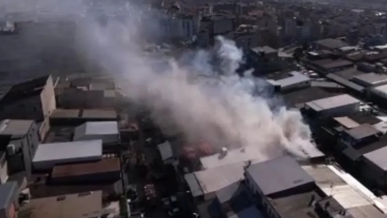 Zeytinburnu’ndaki korkunç yangın drone kamerasında