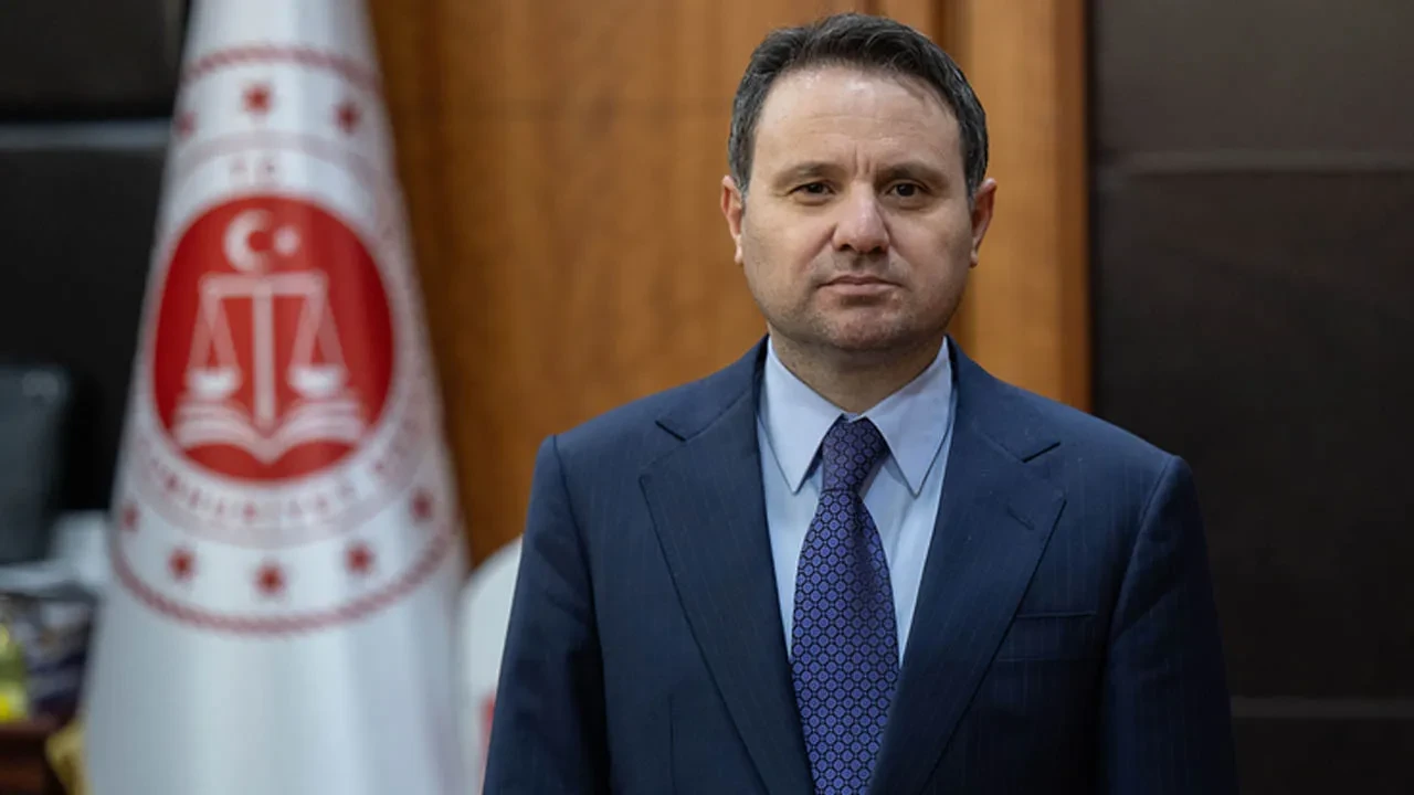 Adalet Bakanı Akın Gürlek'ten ticaret mahkemeleriyle ilgili açıklama: 10 yılı doldurmayan hakim başkan olmayacak