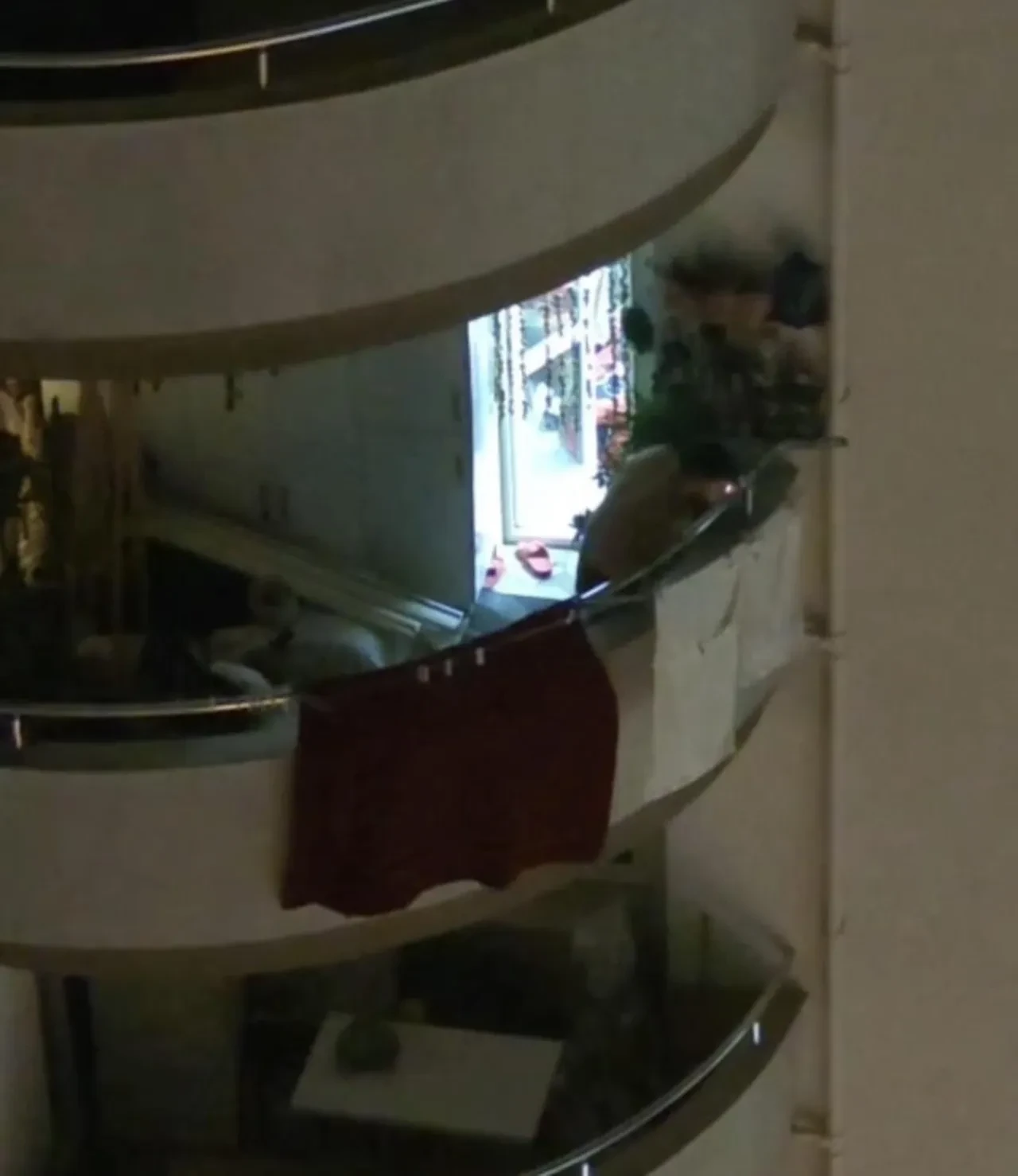 Adana’da hareketli dakikalar: "Kendimi yakacağım" diyen genç mahalleyi ayağa kaldırdı!