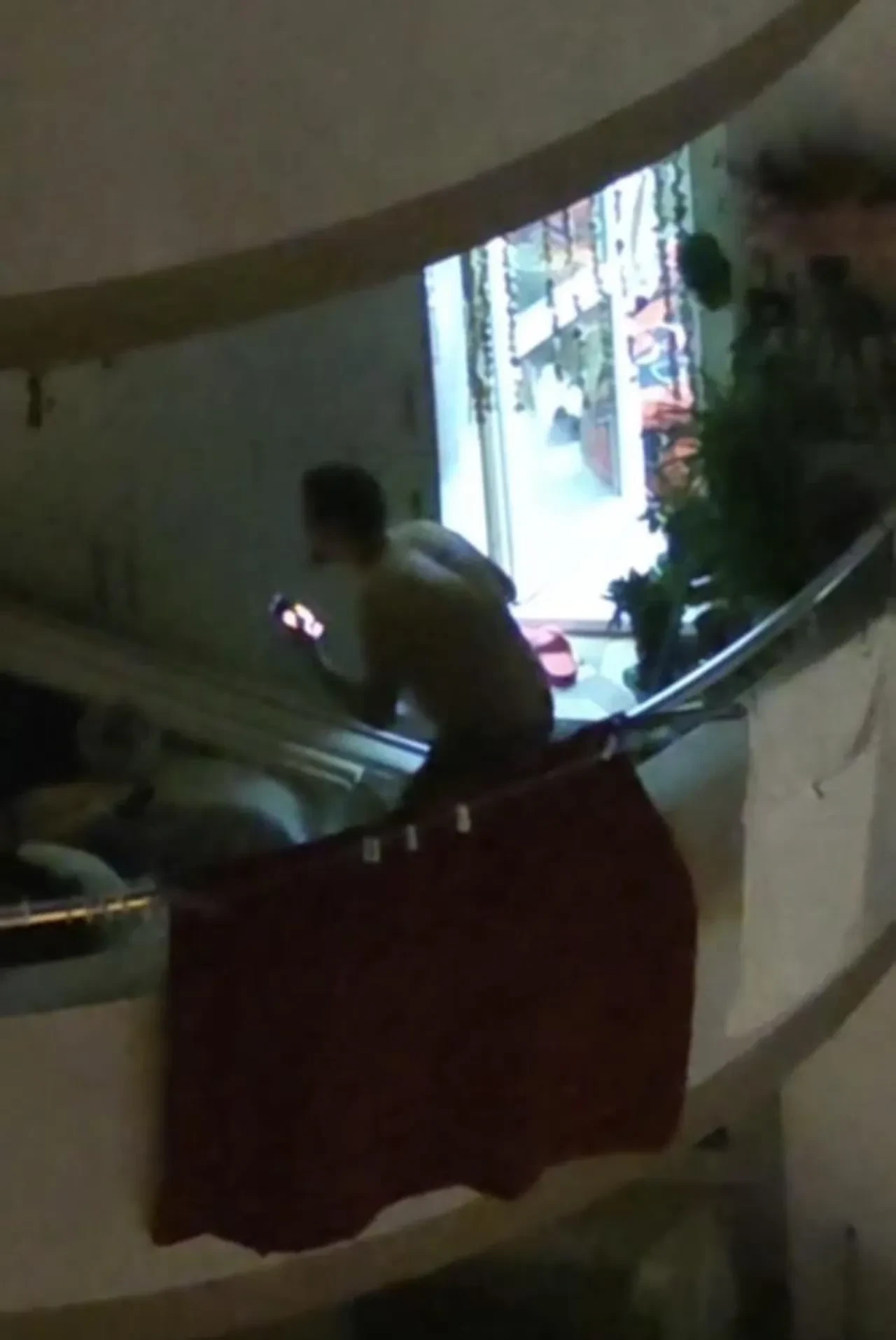 Adana’da hareketli dakikalar: "Kendimi yakacağım" diyen genç mahalleyi ayağa kaldırdı!