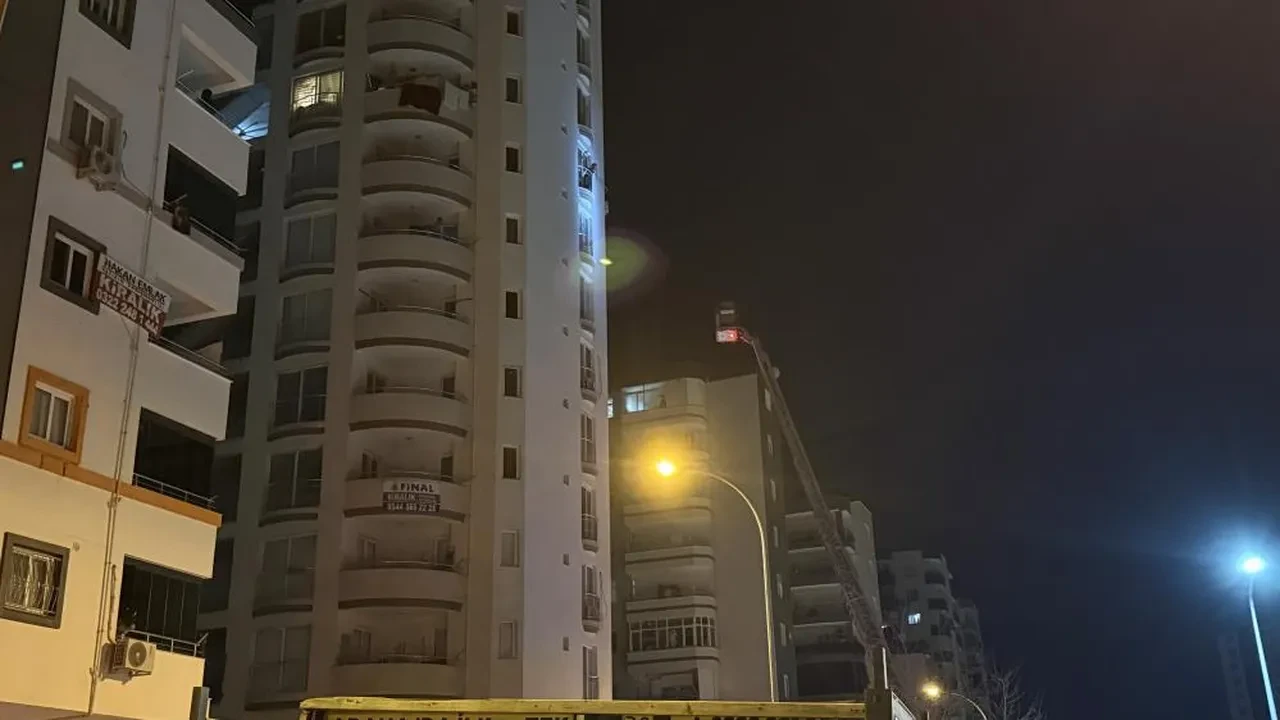 Adana’da hareketli dakikalar: "Kendimi yakacağım" diyen genç mahalleyi ayağa kaldırdı!