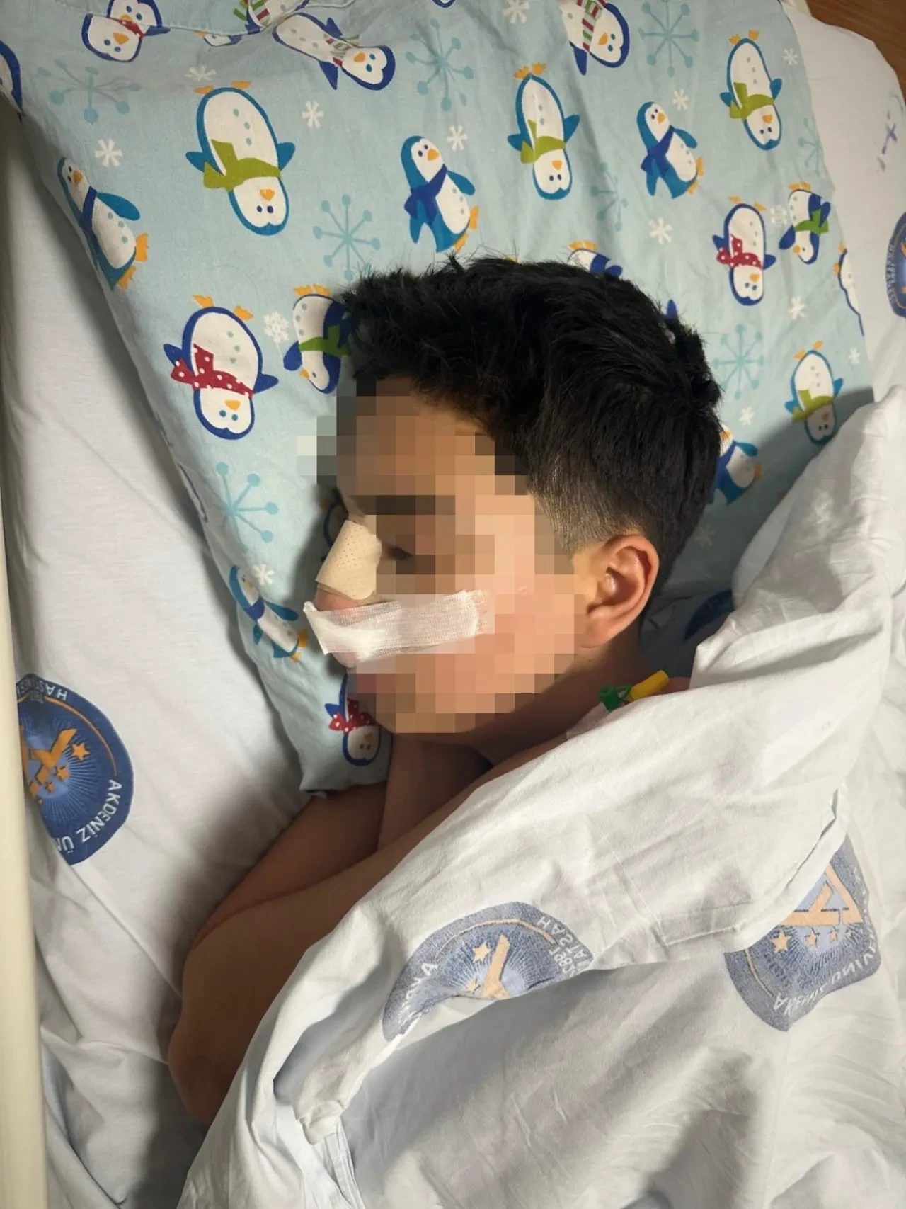 Antalya'da akran dehşeti! Hiç tanımadıkları çocuğu dövüp burnunu kırdılar: O anlar kamerada 