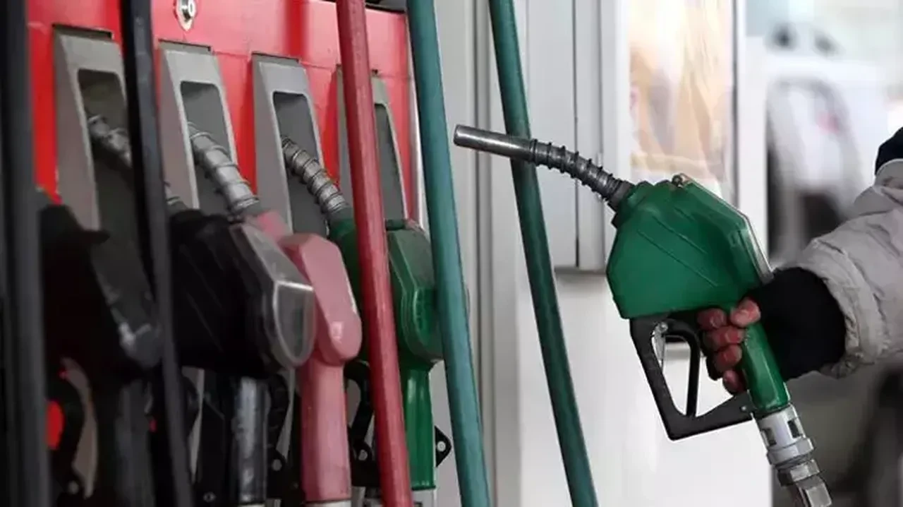 Benzin fiyatlarının en çok artış gösterdiği ülkeler açıklandı! Türkiye'nin sırası belli oldu: İşte petrolde ağır fatura ödeyen ülkeler
