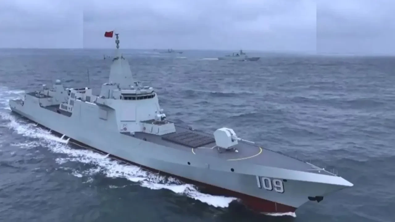 Çin, iki yeni Type 055 destroyerini ilk kez tatbikatta gösterdi