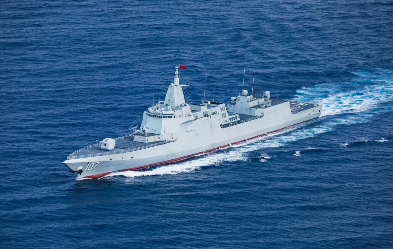 Çin, iki yeni Type 055 destroyerini ilk kez tatbikatta gösterdi