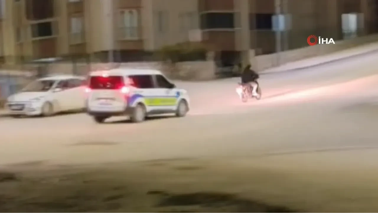  'Dur' ihtarına uymadı, polisleri böyle peşine taktı! O anlar kamerada