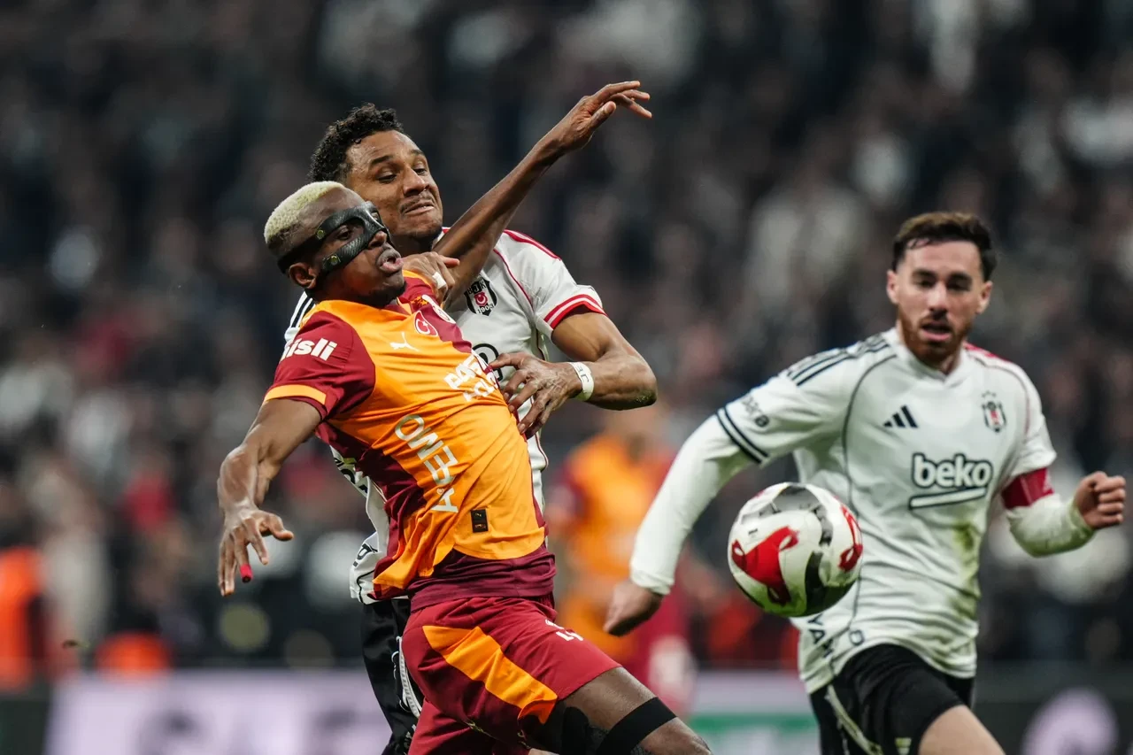 Galatasaray Liverpool maçında Victor Osimhen sürprizi! Dünya devleri tribünde seyretti: İstenen bonservis dudak uçuklattı