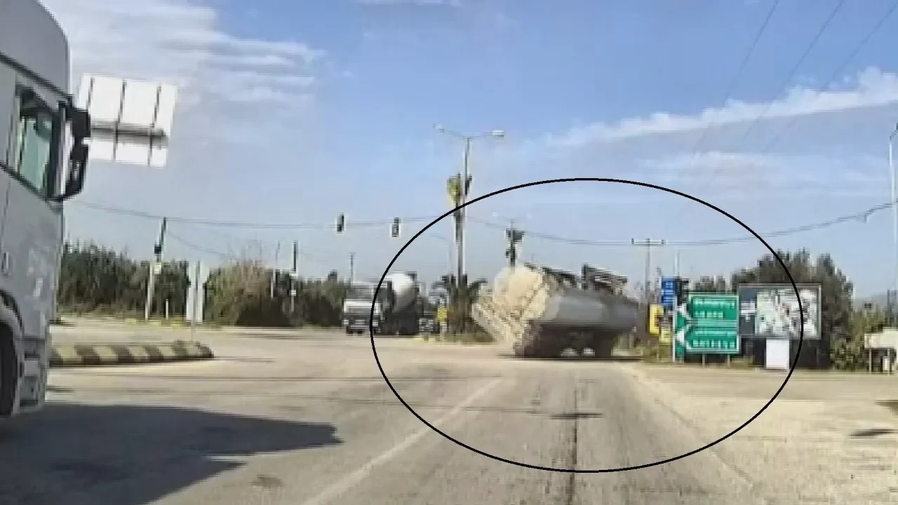 Hatay'da korkunç kaza! Yakıt yüklü tankerin bahçeye uçtuğu anlar kamerada
