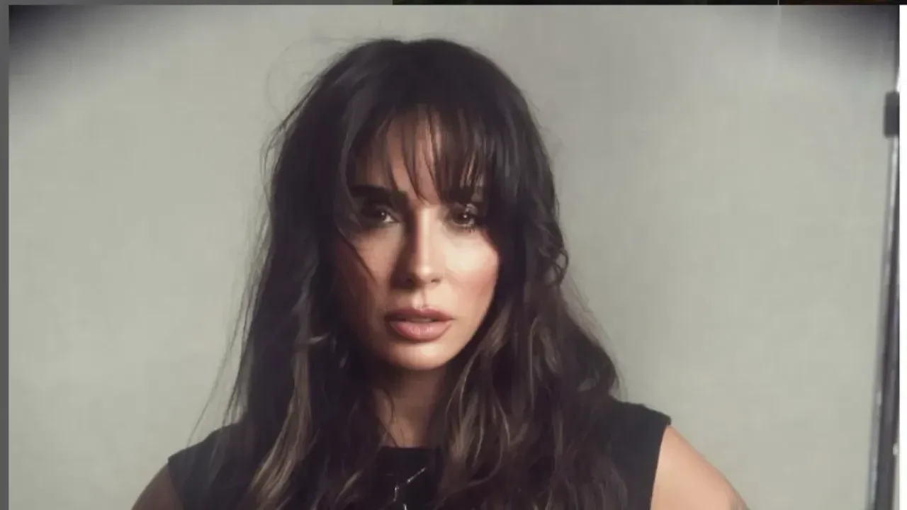 'Hepsi' grubu eski üyesi Yasemin Yürük, sokakta yürüdüğü sırada talihsiz bir kaza geçirdi