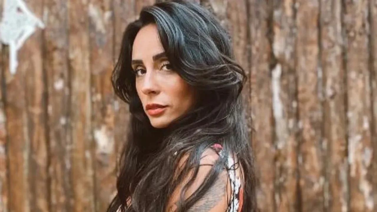 'Hepsi' grubu eski üyesi Yasemin Yürük, sokakta yürüdüğü sırada talihsiz bir kaza geçirdi