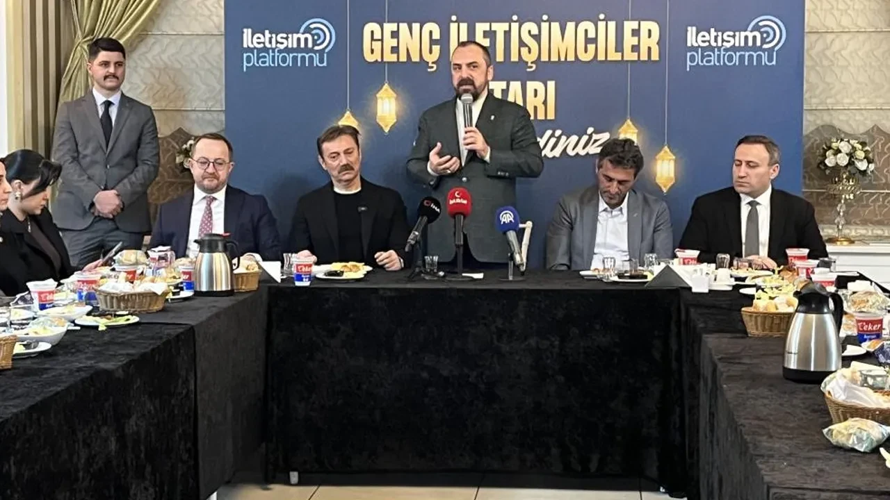 İletişim Fakültesi öğrencileri İstanbul'daki AK Parti iftarında buluştu