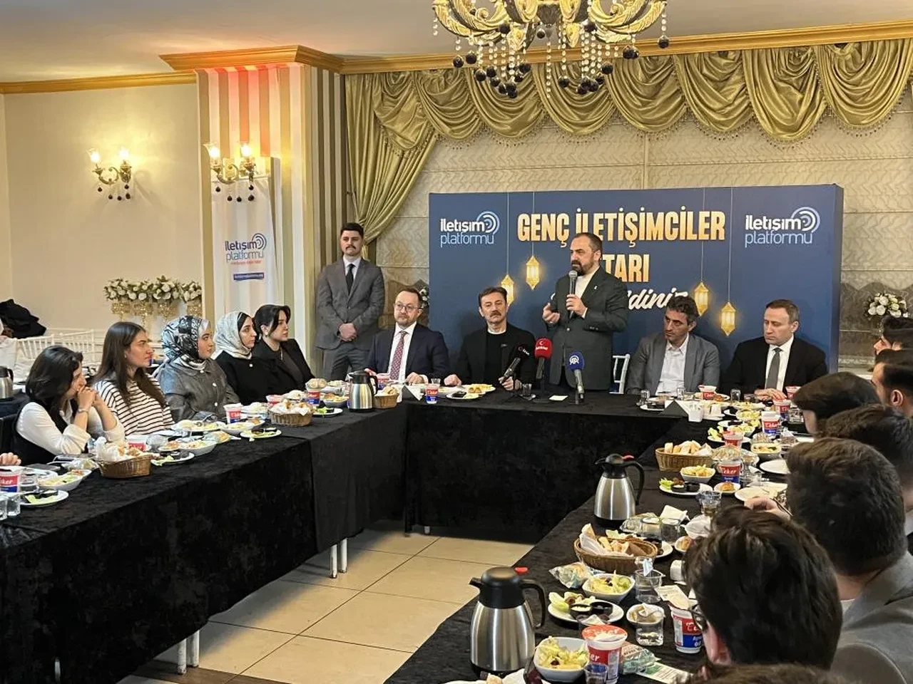 İletişim Fakültesi öğrencileri İstanbul'daki AK Parti iftarında buluştu