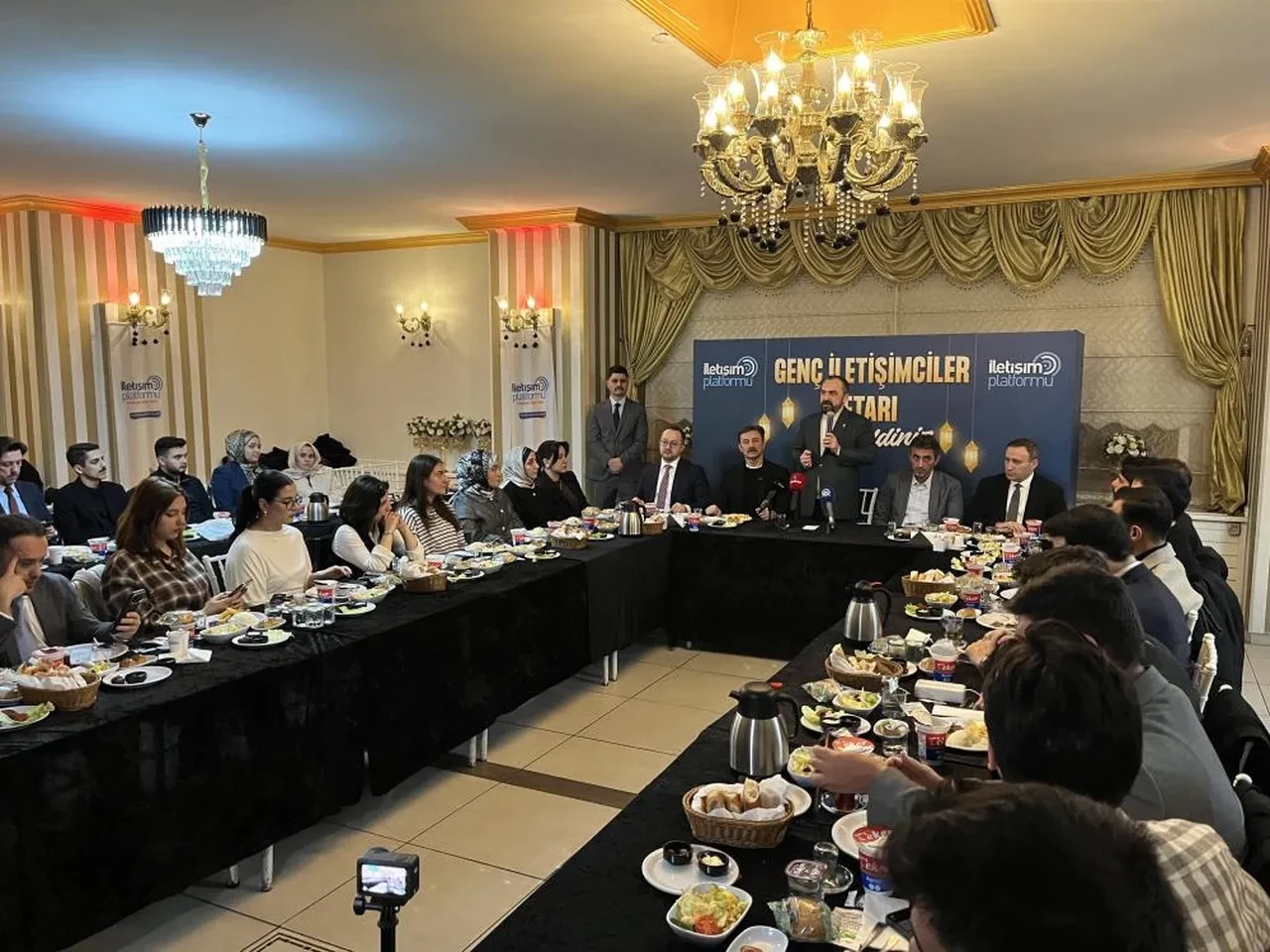İletişim Fakültesi öğrencileri İstanbul'daki AK Parti iftarında buluştu