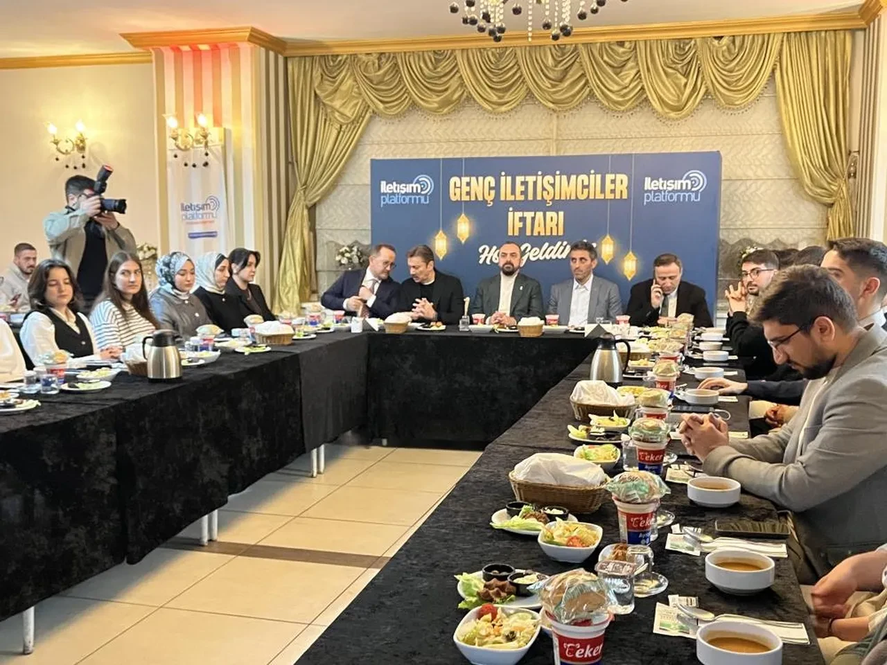 İletişim Fakültesi öğrencileri İstanbul'daki AK Parti iftarında buluştu