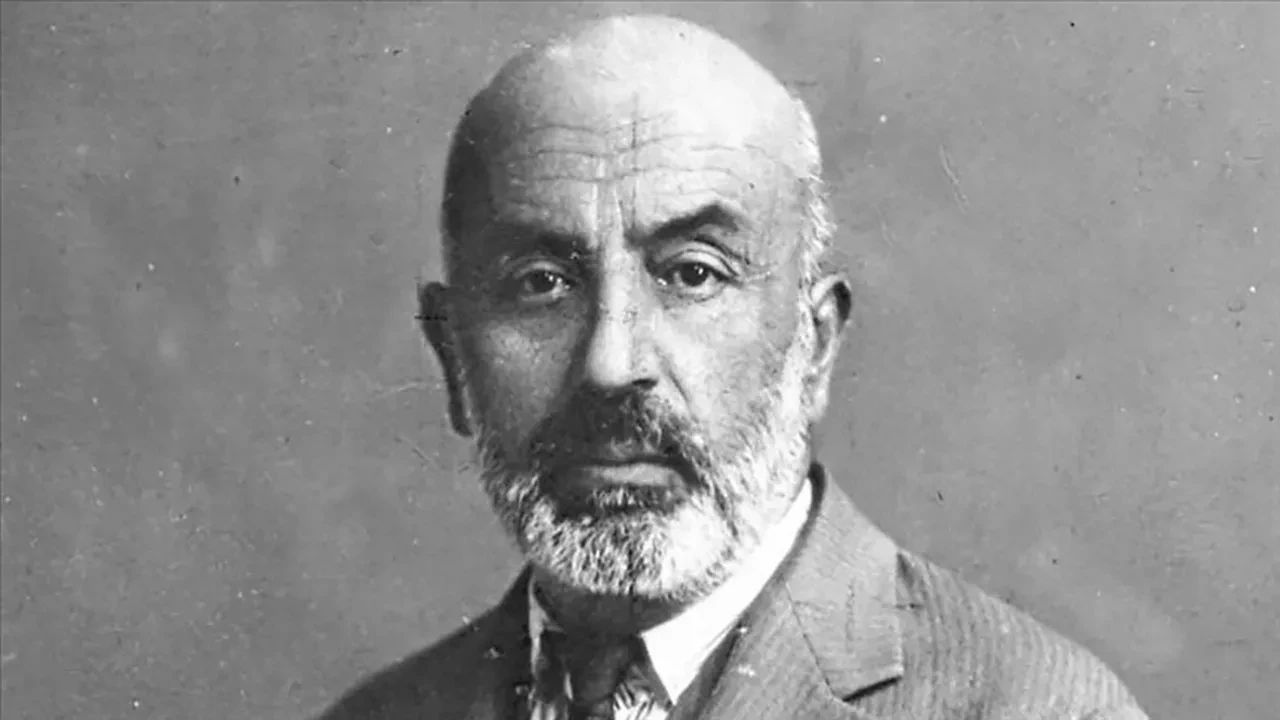 İstiklâl Marşı, Mehmet Âkif ve Gazi