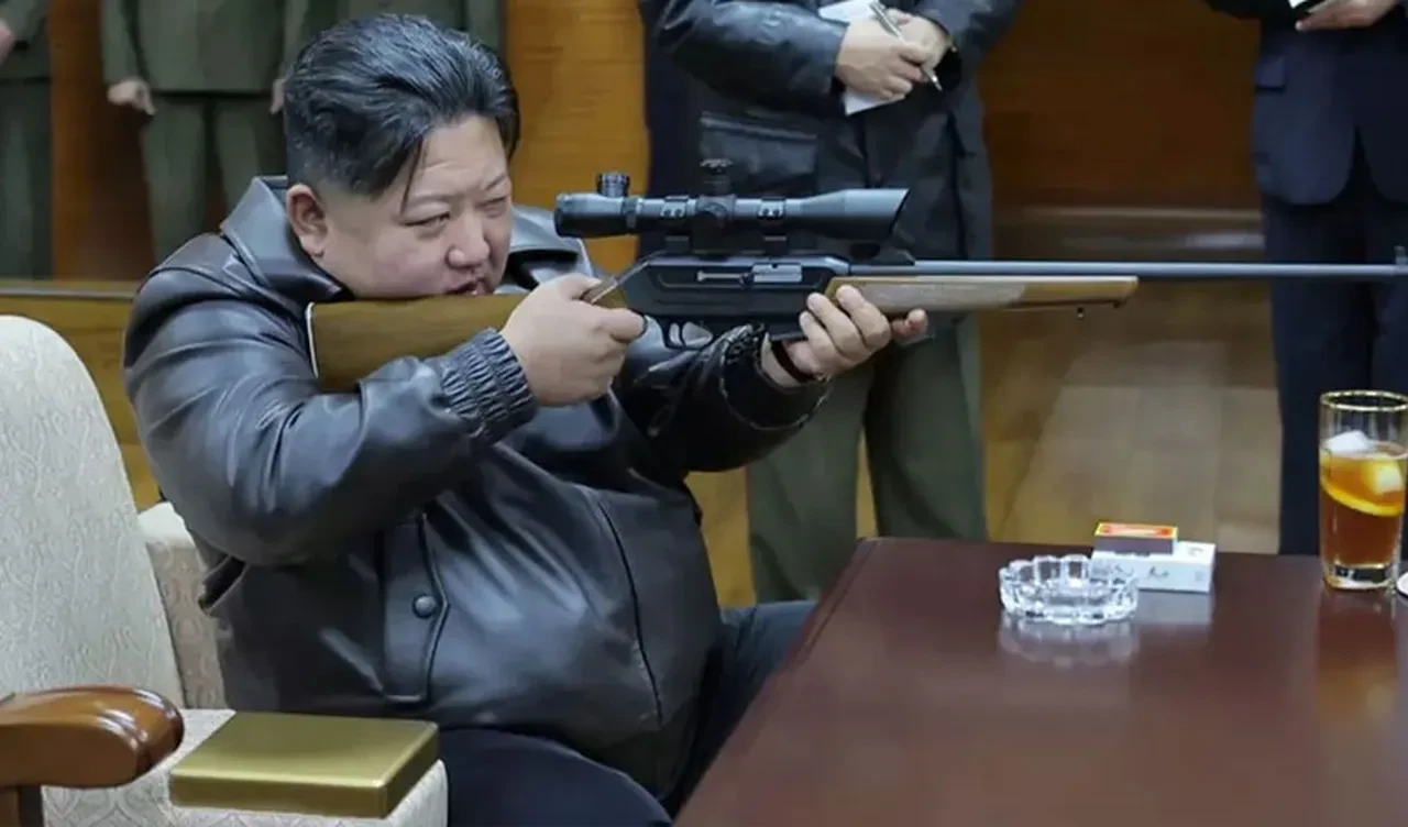 Kuzey Kore lideri Kim Jong-un, 13 yaşındaki veliaht kızının eline silah verdi! Dünya o kareleri konuşuyor