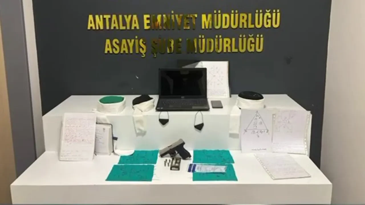 Muska yapma, büyü bozma, kurban parası ile 2 milyonluk vurgun yapmışlar: Operasyonla yakalandılar