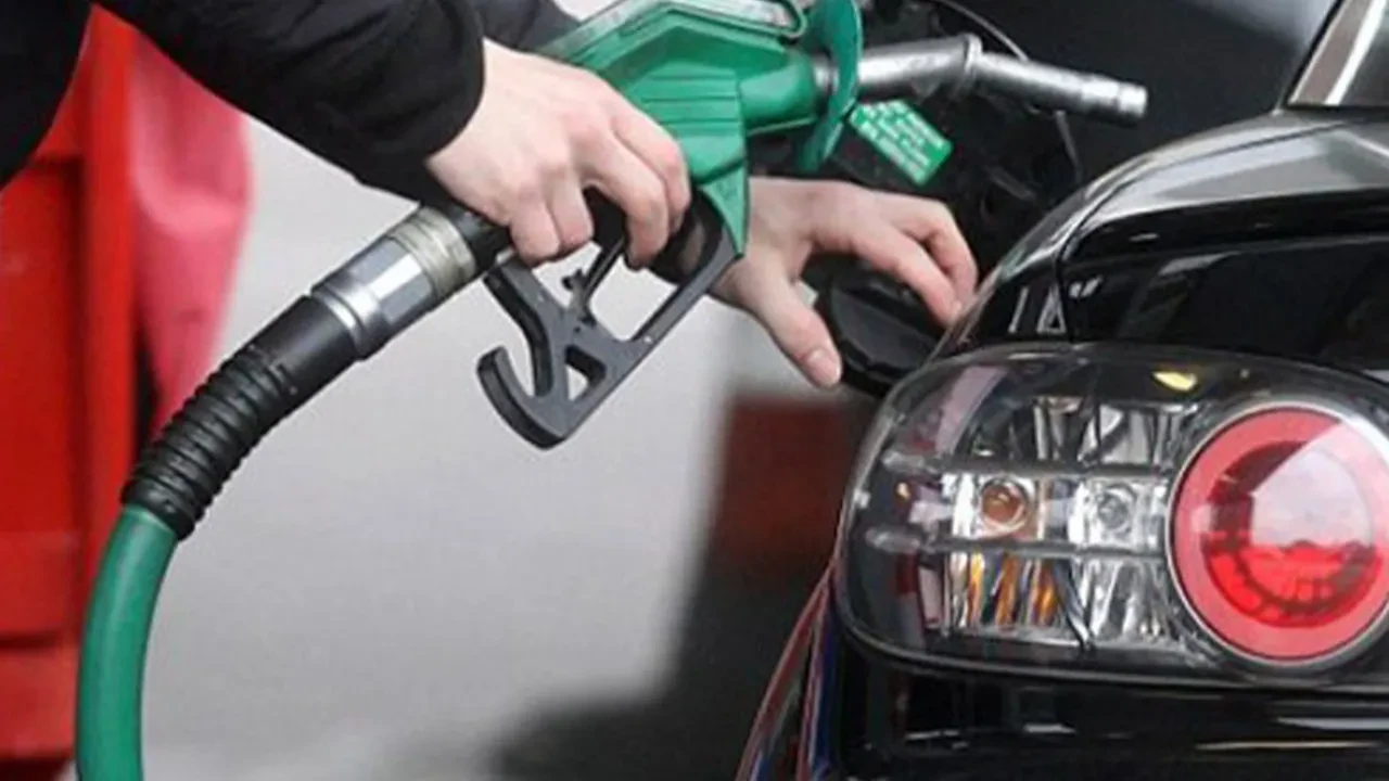 Petrol fiyatları otomobil piyasasına yön verdi! En iyi yakıt verimliliği sağlayan araçlar belli oldu