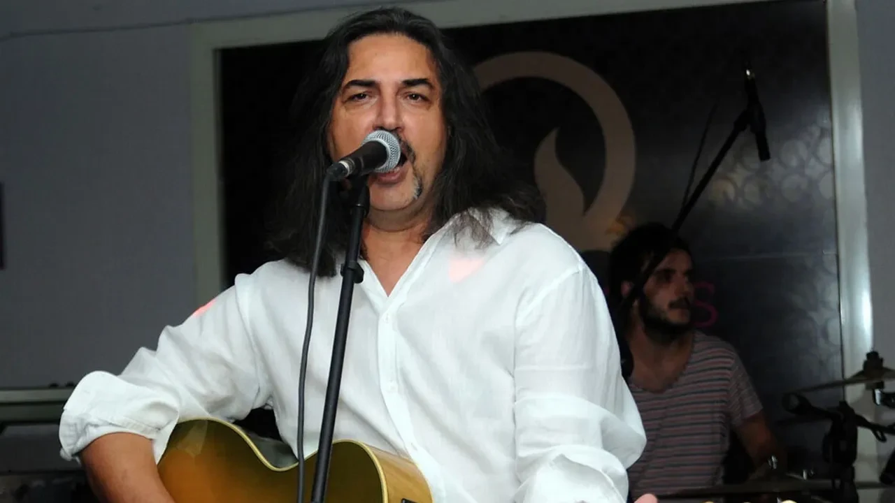 Ünlü sanatçı Çelik’in başlattığı iyilik hareketi duygusal anlar yaşattı! Erzurumlu öğrencilerden anlamlı davranış