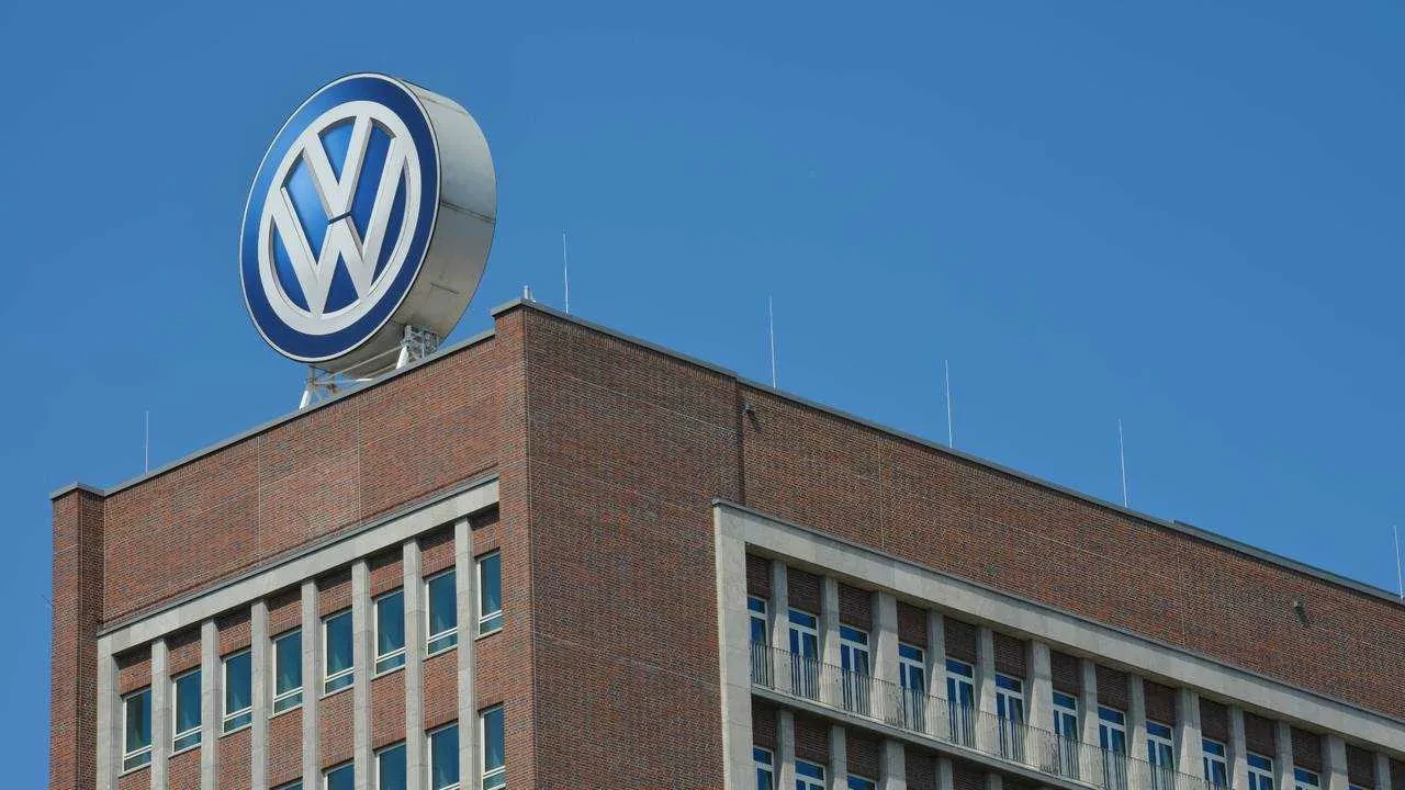 Volkswagen Almanya’da frene basıyor: 50 bin kişilik küçülme planı