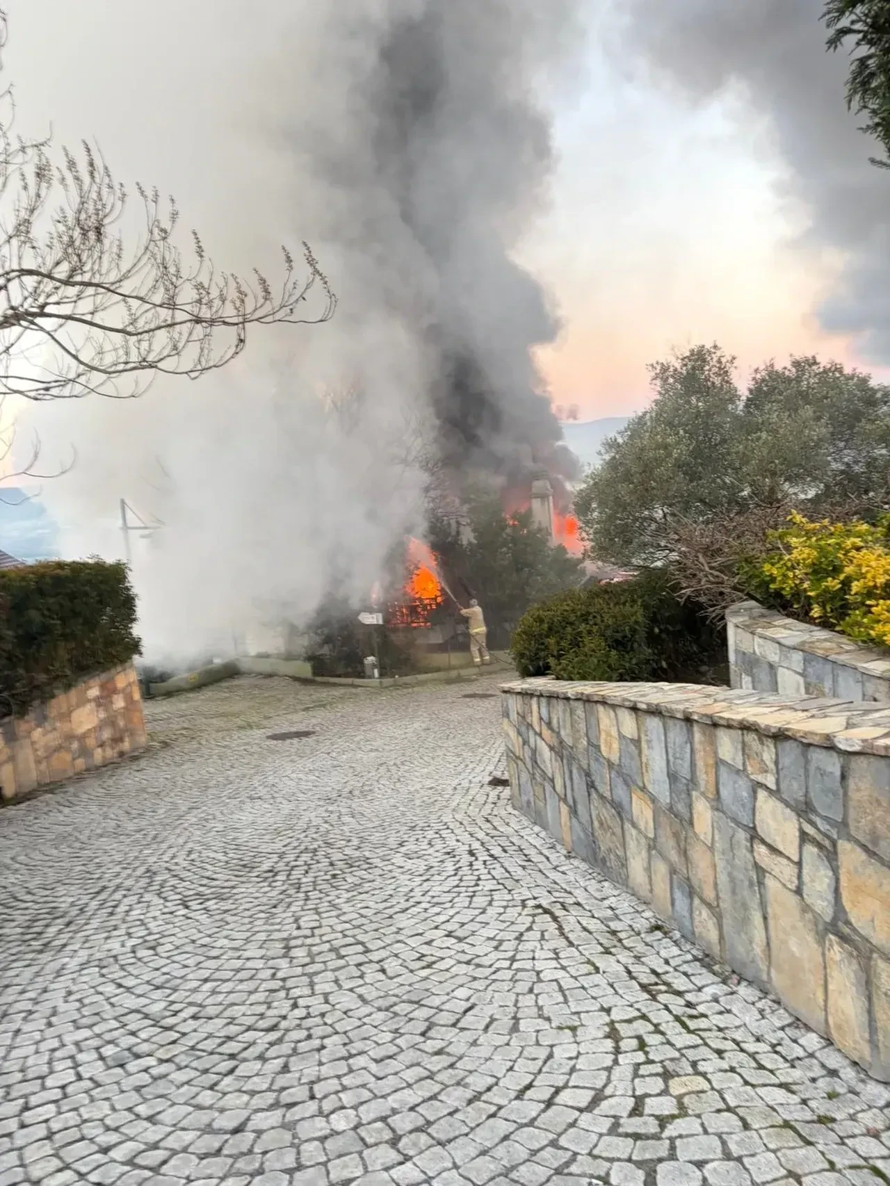 Aslıhan Karalar'ın evindeki yangının nedeni belli oldu! Her şey elektrik panosundaki kablolar nedeniyle yaşanmış 