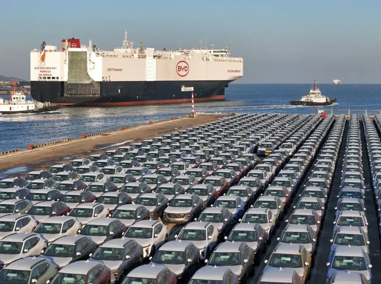 Bakan Kacır'dan BYD’ye sert uyarı: Taahhütler yerine getirilmezse yaptırım uygulanır!