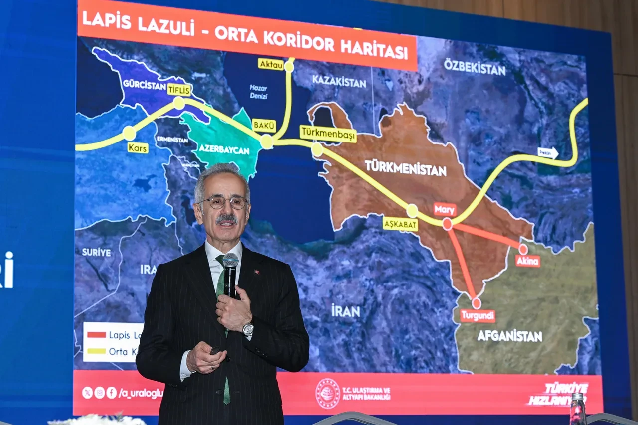 Bakan Uraloğlu'ndan Hürmüz Boğazı açıklaması! Türk gemisi özel izinle geçti 