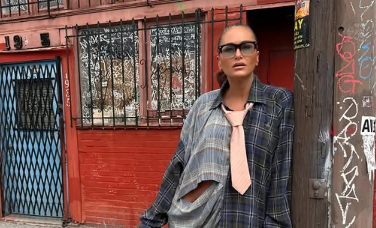 Eda Taşpınar'ın dudak uçuklatan tasarım ayakkabısı sosyal medyaya damga vurdu! Los Angeles paylaşımına eleştiriler çığ gibi