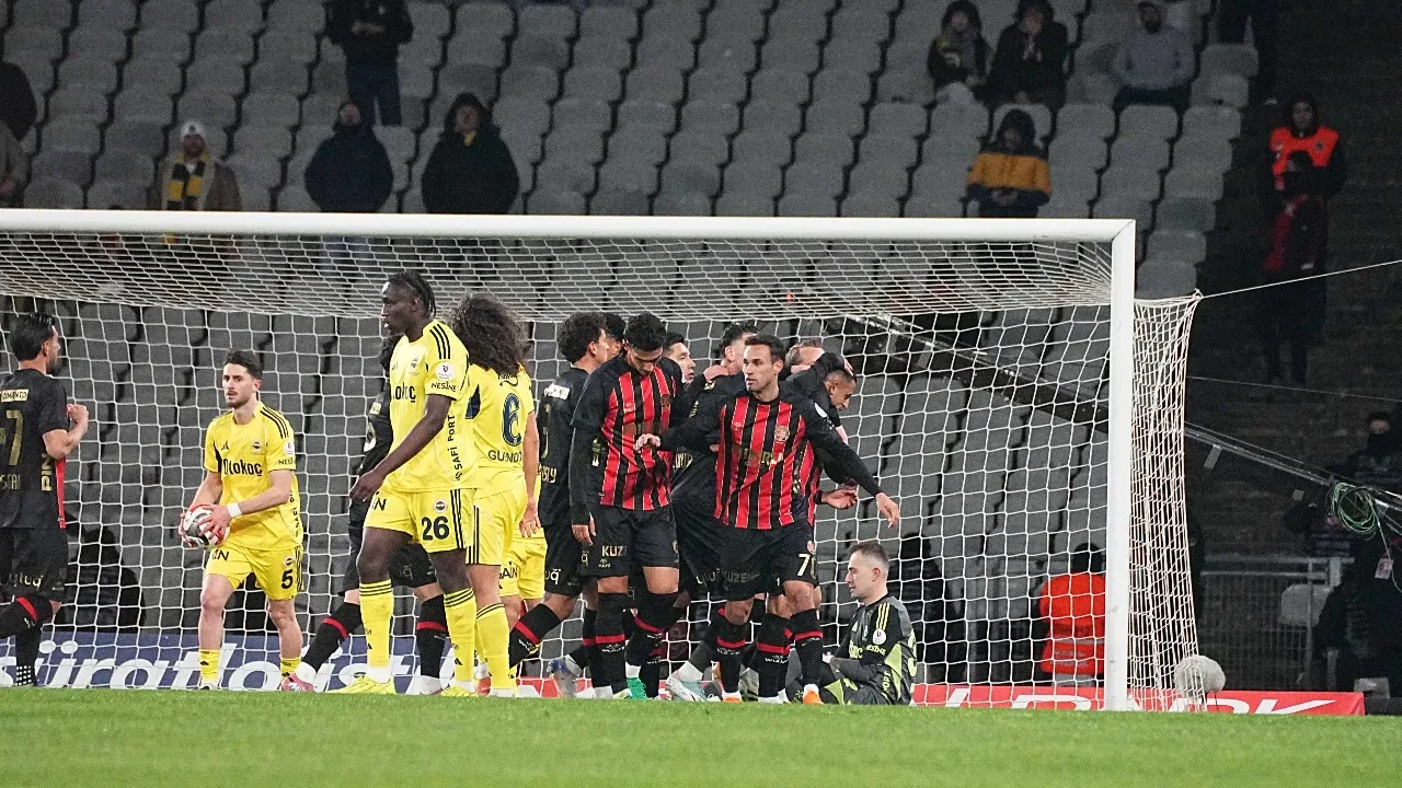 Fenerbahçe Fatih Karagümrük deplasmanında da takıldı: Şampiyonluk gittikçe uzaklaşıyor!