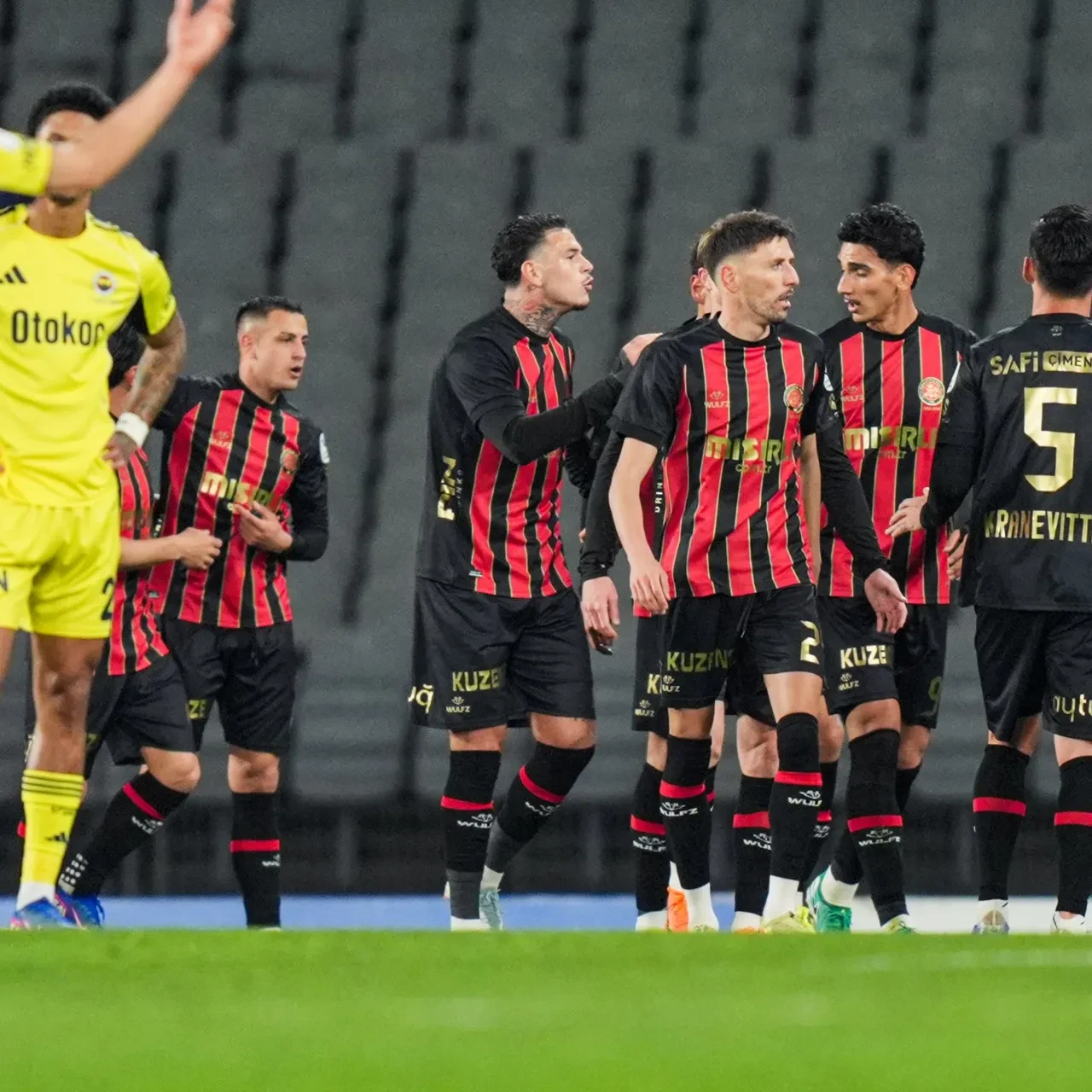 Fenerbahçe Fatih Karagümrük deplasmanında | SÜPER LİG CANLI MAÇ ANLATIMI