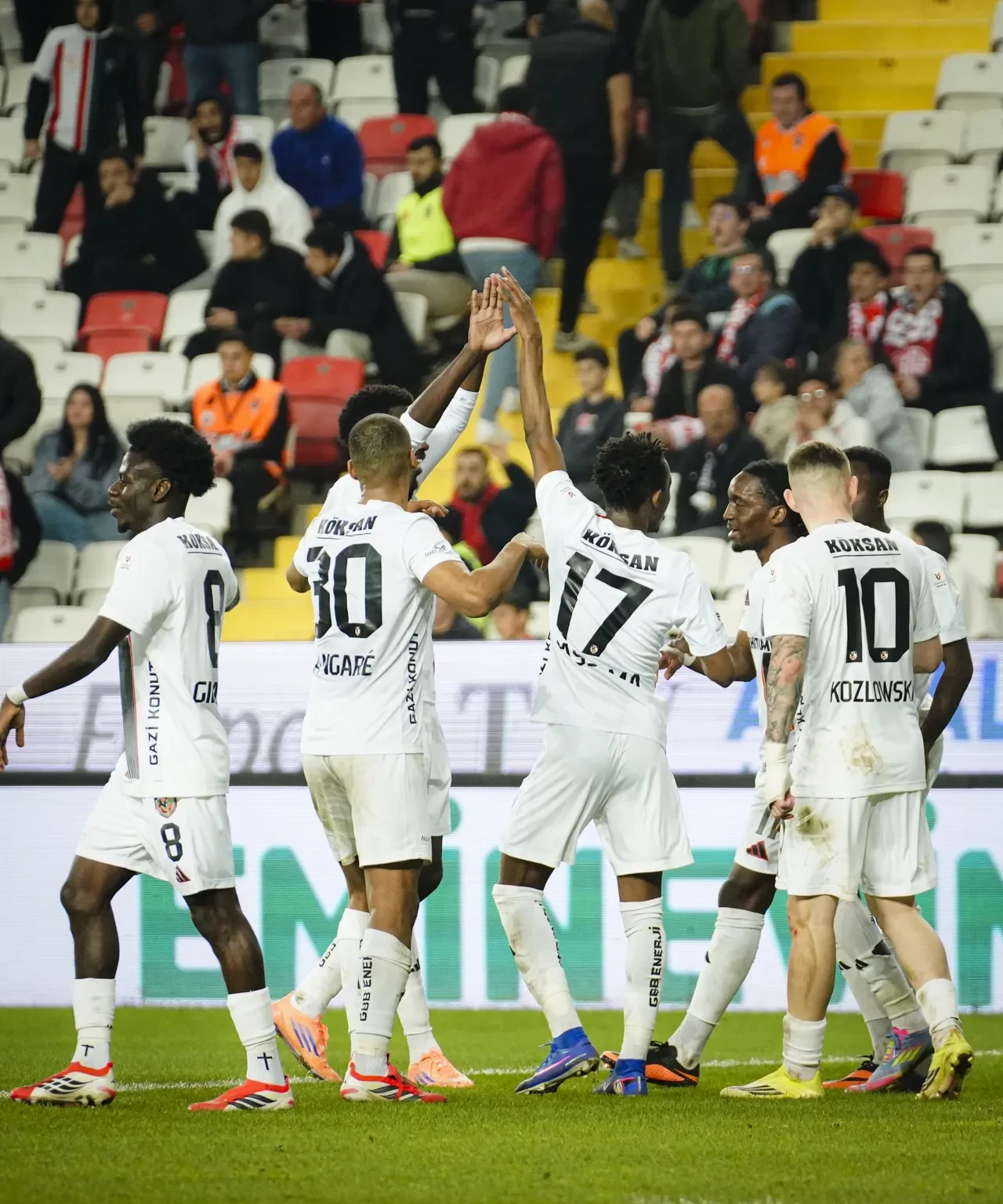 Gaziantep FK galibiyet hasretini Akdeniz'de sonlandırdı!