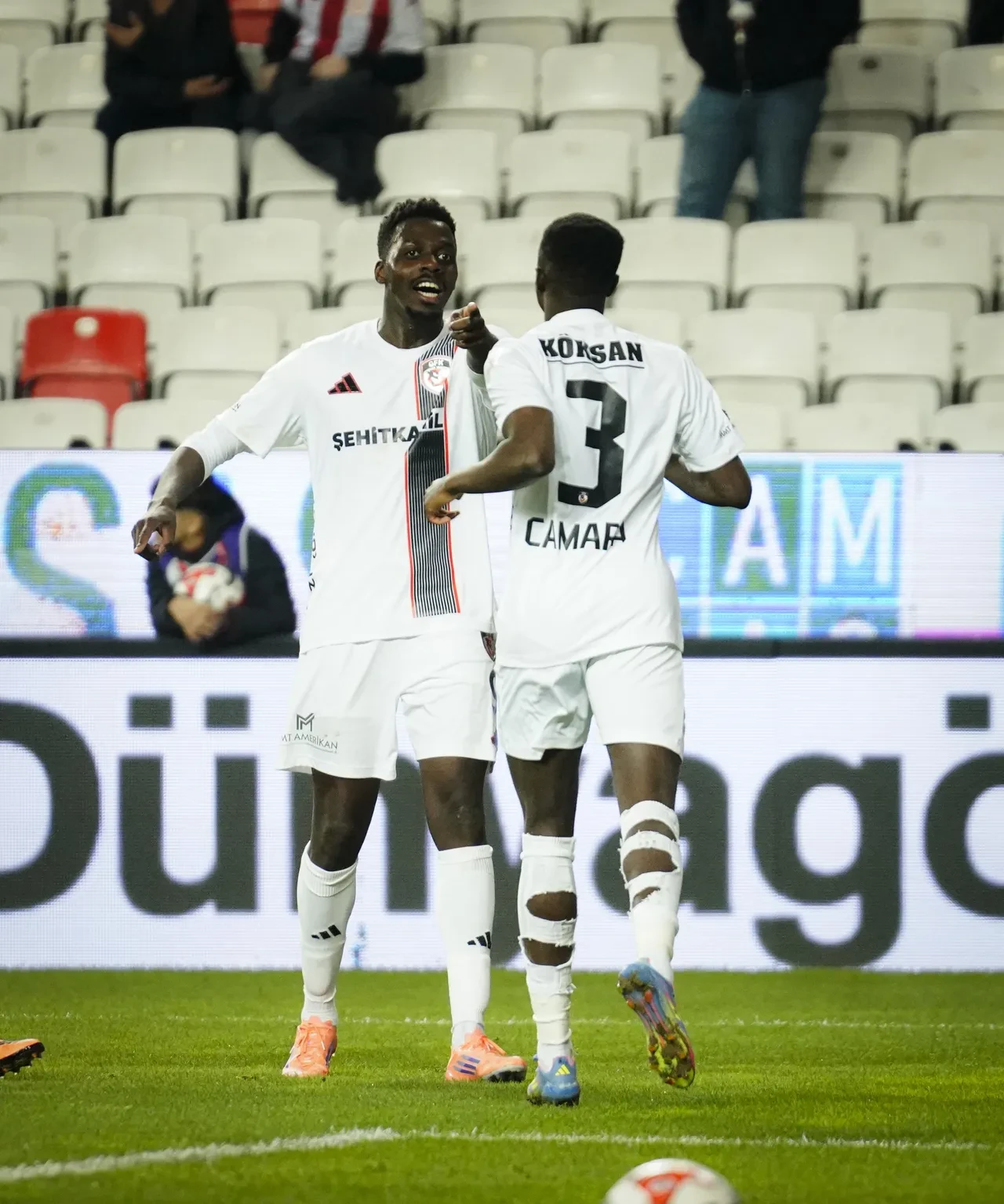 Gaziantep FK galibiyet hasretini Akdeniz'de sonlandırdı!