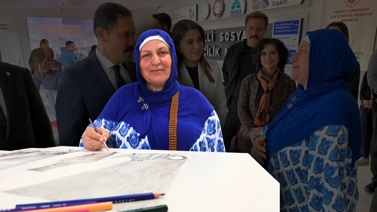 Hatay depreminde kolunu kaybetti, 4 gün enkazda kaldı! Tek koluyla resim çizmeye başladı