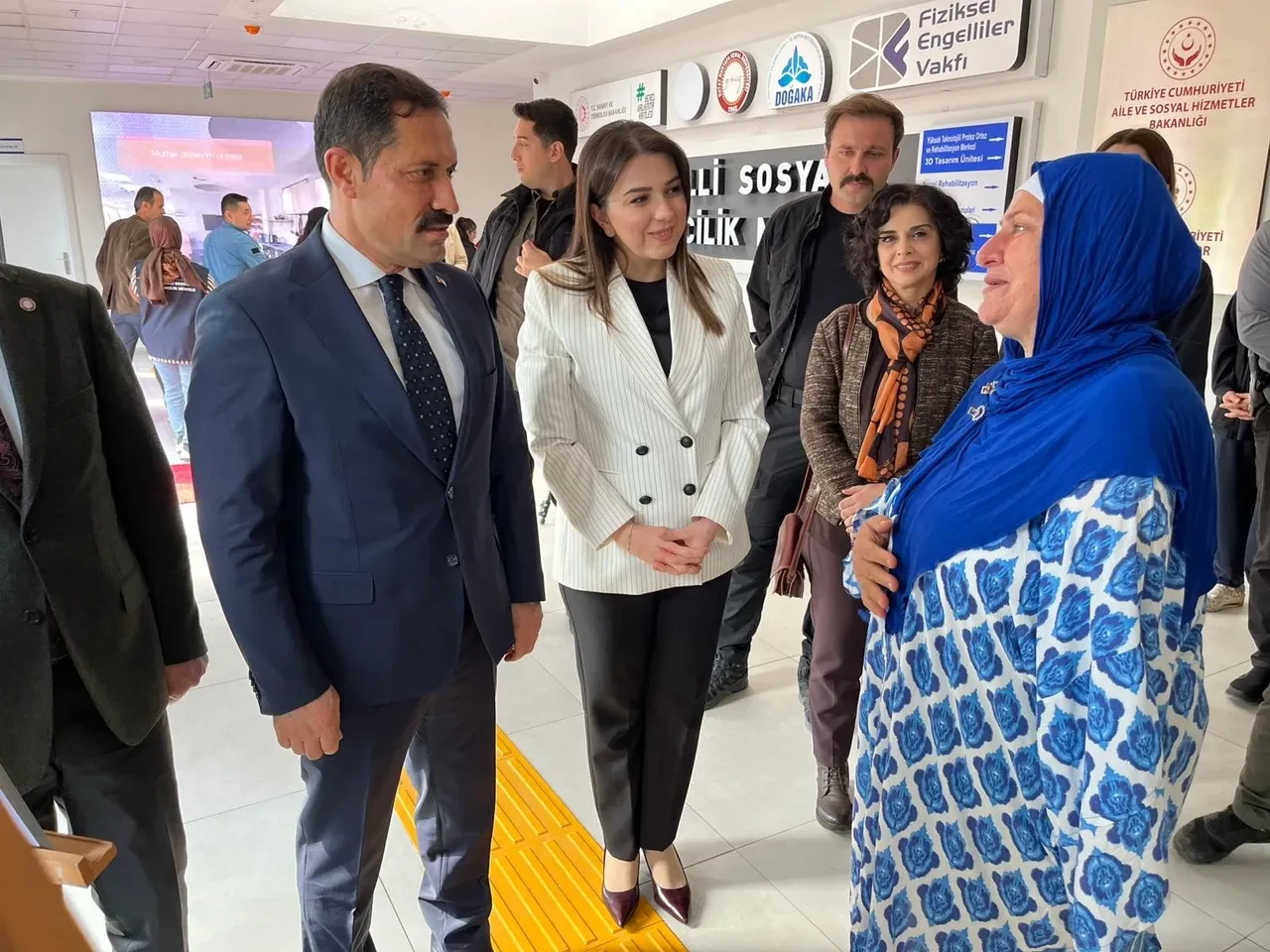 Hatay depreminde kolunu kaybetti, 4 gün enkazda kaldı! Tek koluyla resim çizmeye başladı