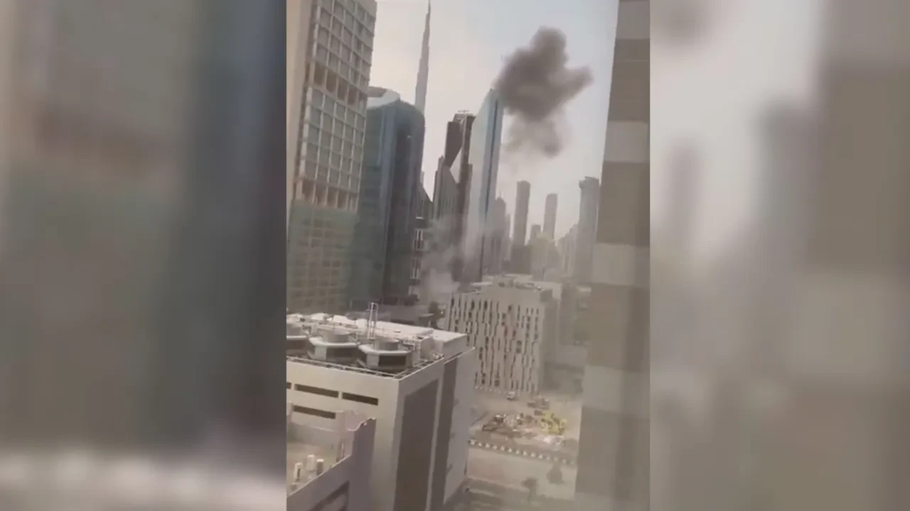 İran Dubai Finans Merkezi'ni hedef aldı! Bölgeden dumanlar yükseldi