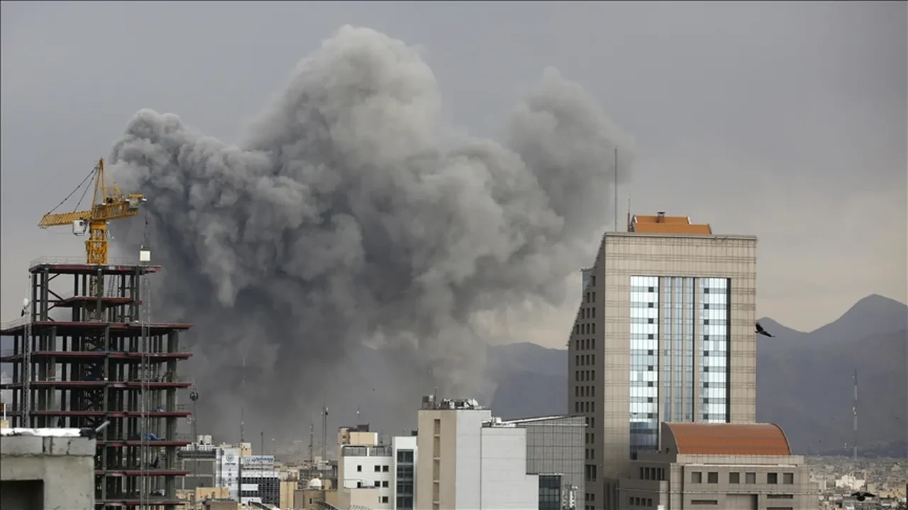 İsrail basını: ABD Netanyahu'ya İran'a saldırıları durdurmak için 1 hafta süre verdi