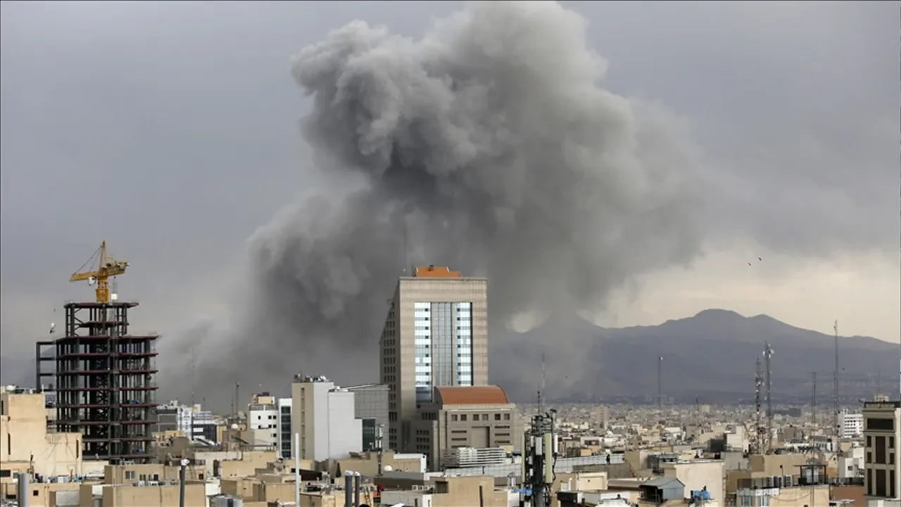 İsrail'in tahliye uyarısı sonrası Tahran'da patlama! Hedefte 3 bölge var