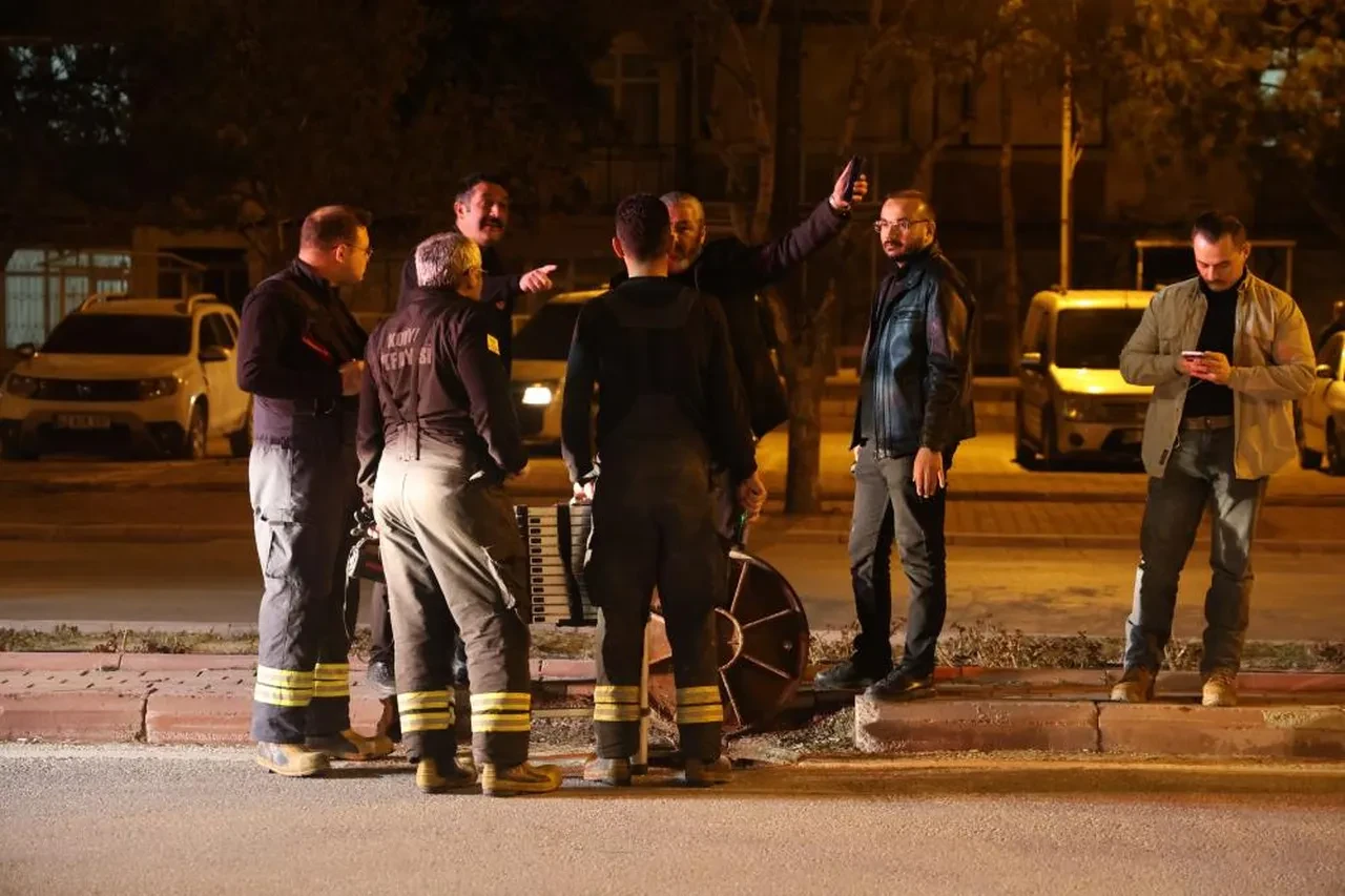 Kaçış planları filmleri aratmadı! Çaldıkları bilezikler imitasyon çıktı: Şaşkın soyguncular kanalizasyonda yakalandı