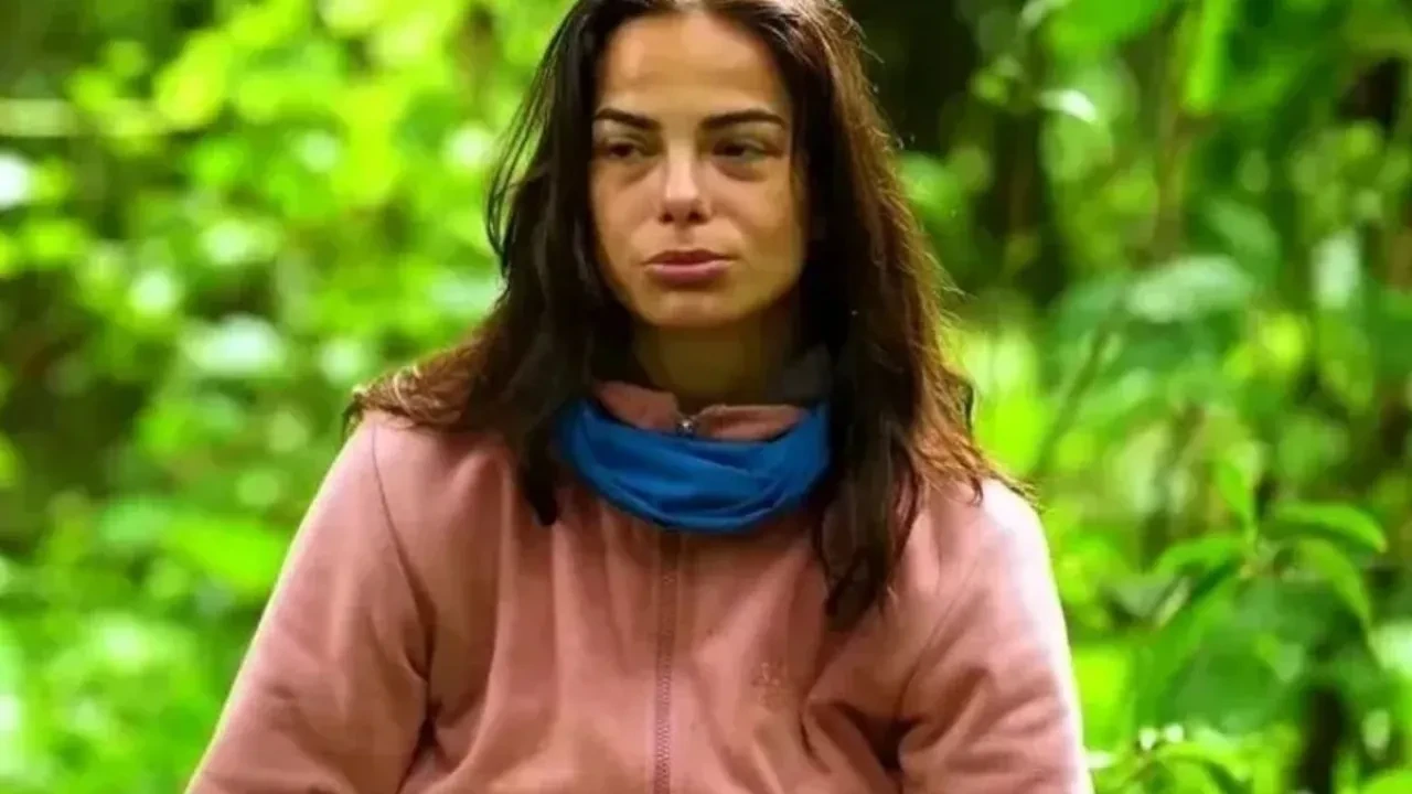 Survivor Beyza’nın yetenekleri şaşırttı! Beyza’nın gitar çalarak şarkı söylediği anlar