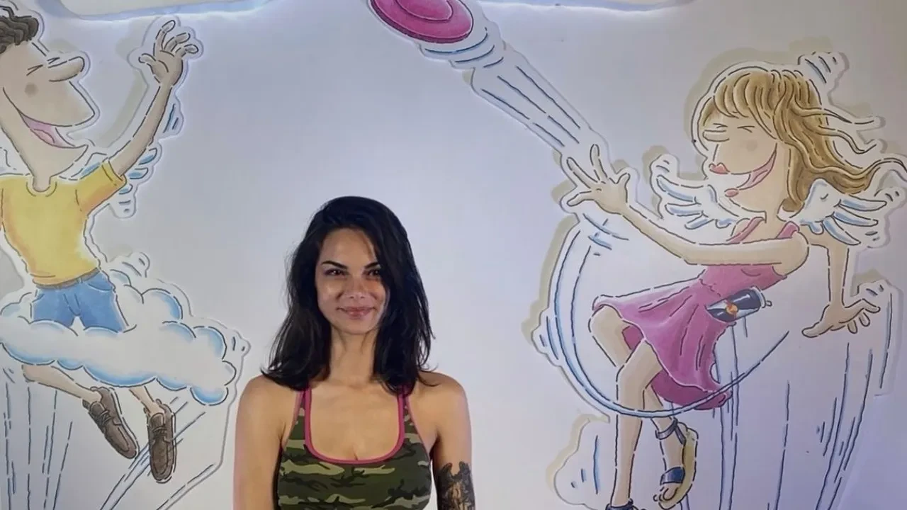 Survivor Beyza’nın yetenekleri şaşırttı! Beyza’nın gitar çalarak şarkı söylediği anlar