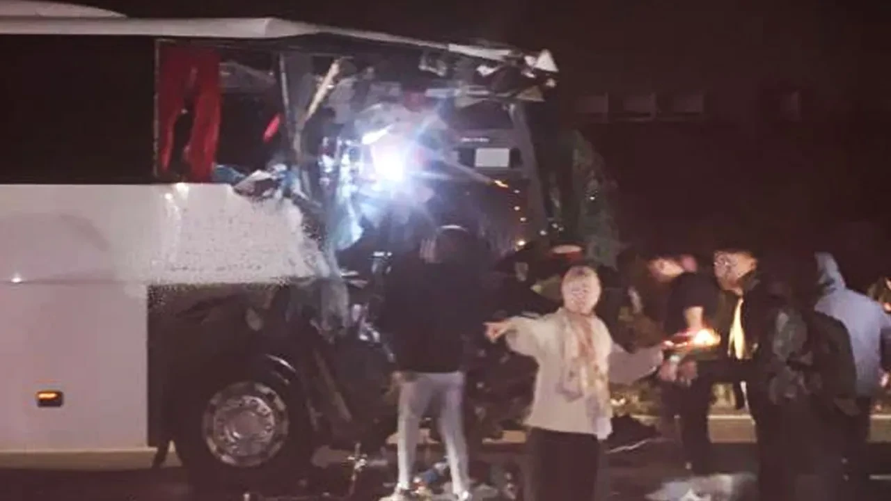 Ankara'da yolcu otobüsü ile çekici çarpıştı: 1 ölü, 15 yaralı