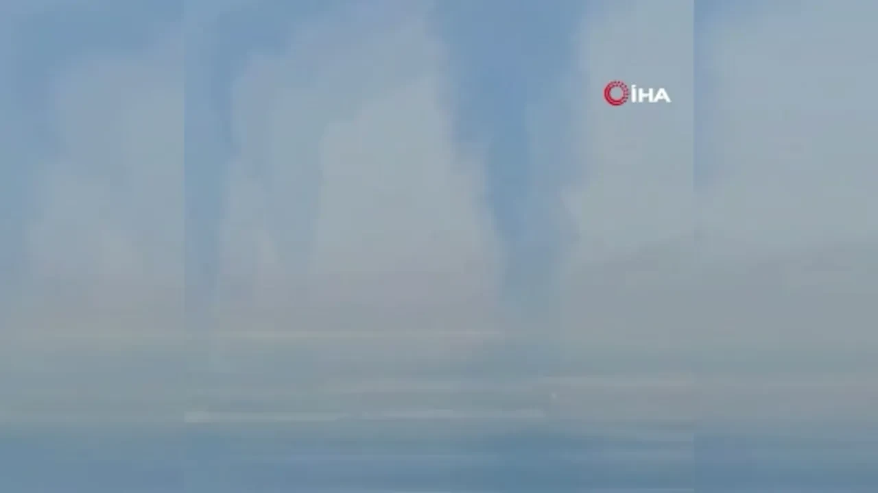 BAE'deki Fujairah Limanına İHA parçaları isabet etti